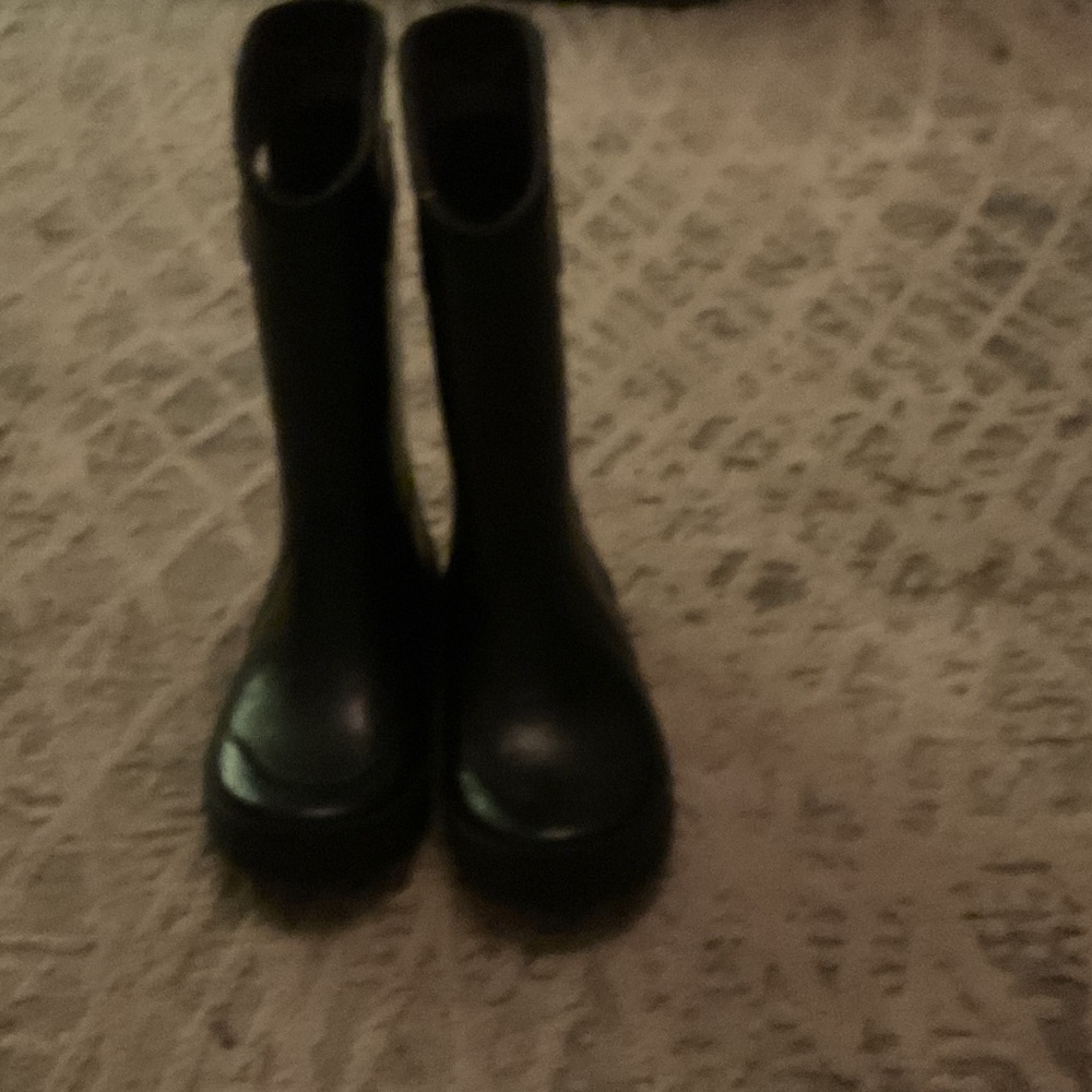 Bogs Black Knee-High Boots boy/girl size 4